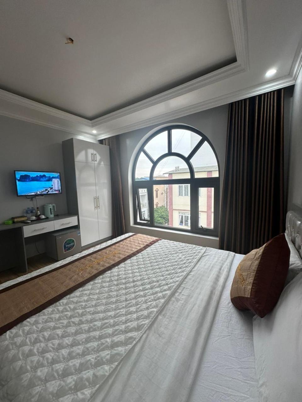 Viet Hoang Hotel Ha Long Buitenkant foto